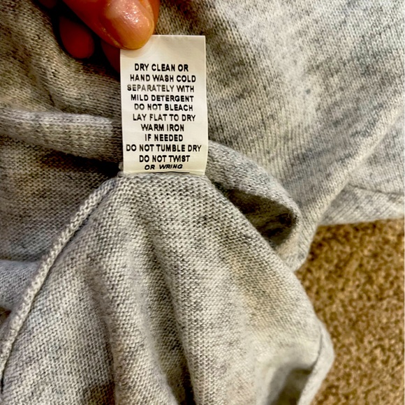 O C Sweater - Picture 3 of 9